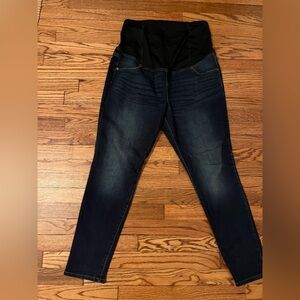 Maternity dark wash skinny leg jeans. Size 14. Super cute and comfy!